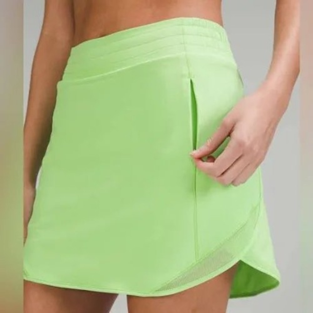 Lululemon Hotty Hot High-Rise Skort
Women 6 Screamin' Green EUC